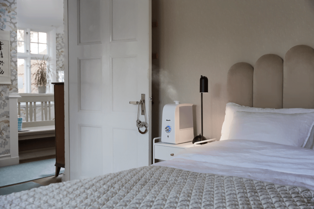 Compact WHU400 humidifier side profile