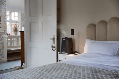 WHU600 humidifier in a bedroom